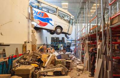 Freak accident as runaway bus smashes through building in Lanzarote 