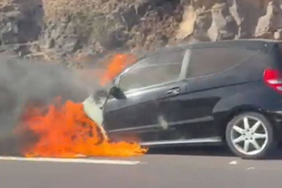Car fire causes heavy delays on TF-1 near Tenerife South Airport