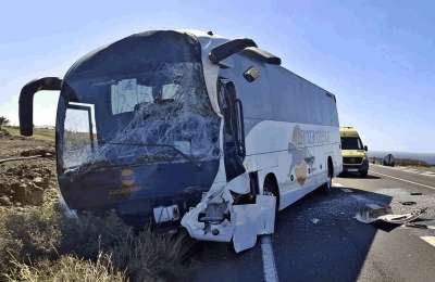Three buses crash on LZ-2 near Playa Blanca – two drivers injured