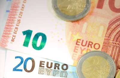 Spain raises minimum wage to €1,221 per month for 2026