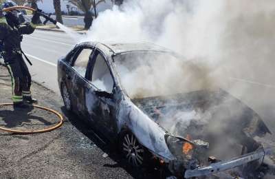 LANZAROTE: Car destroyed by fire on LZ-20 near San Bartolomé