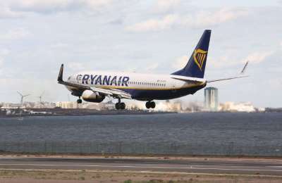 Ryanair leaves 89 passengers behind after delays at passport control in Lanzarote