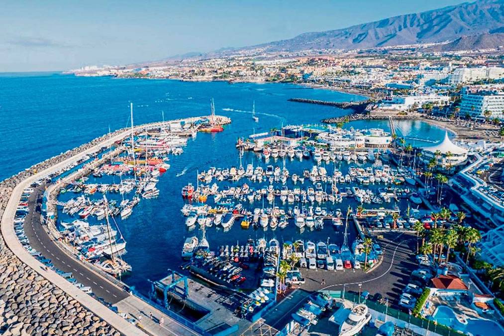 Puerto Colon introduces stricter rules and tourist activity permits for boat trips and watersports