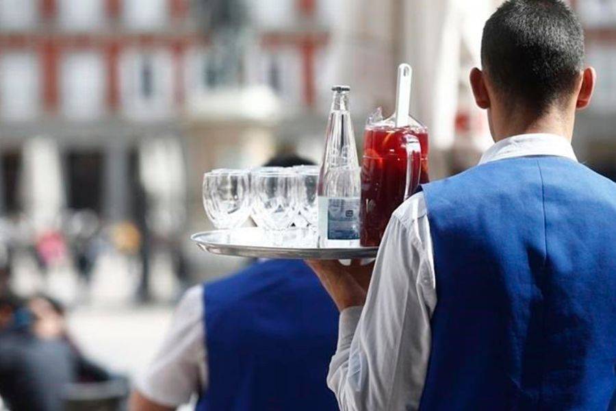 Unpaid overtime figures soars as Canarian staff work extra six hours a week for free