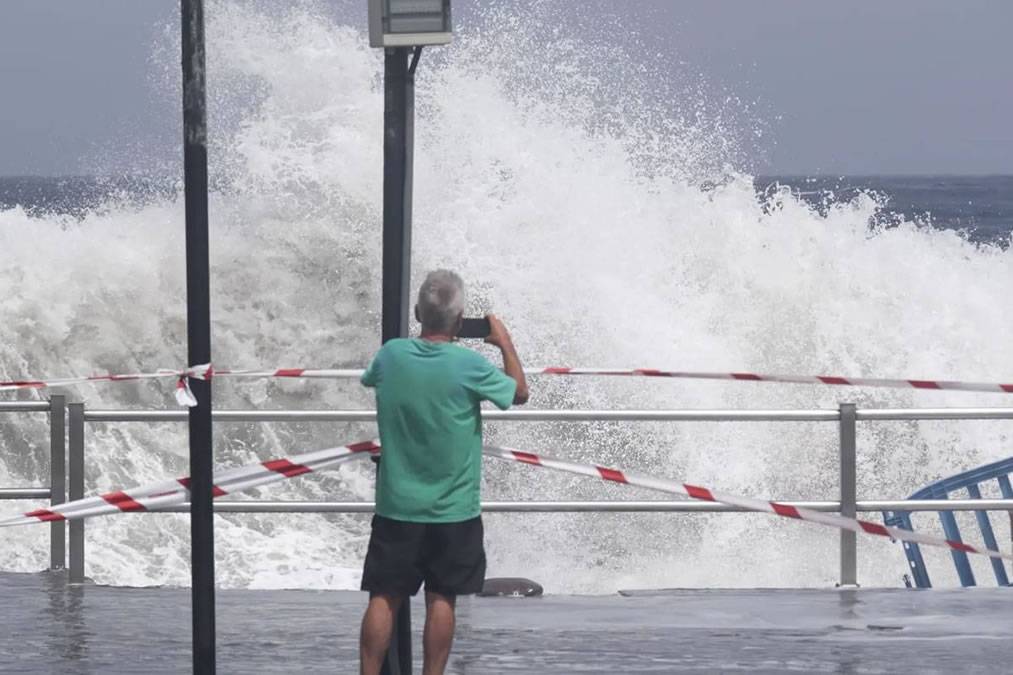 Coastal alerts activated as warnings of 7-metre waves and dangerous tides in the Canary Islands 