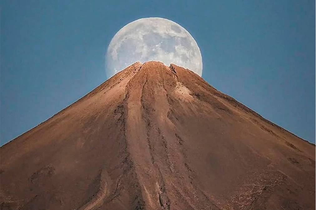“Moon in Tenerife” makes National Geographic magazine