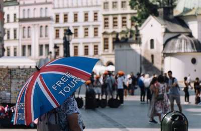 How small local businesses can attract tourists online