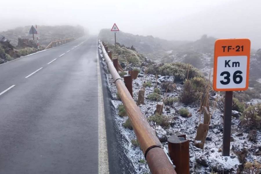 Access roads to Mount Teide reopened after closure due to snow and ice 