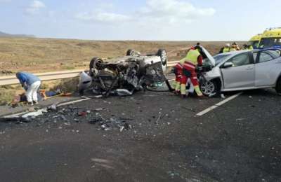 Six injured in head-on crash between car and lorry in Playa Blanca