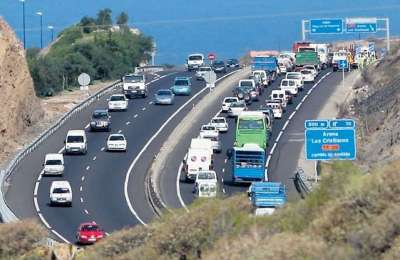 Businesses warn that traffic gridlock is hurting the economy in the south of Tenerife
