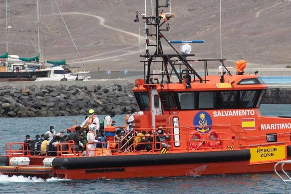 Migrant boat reaches Los Cristianos amid Storm Therese