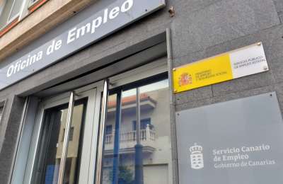 Can you be dismissed while on sick leave in the Canary Islands? 