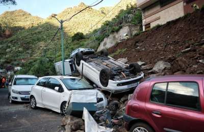 Seven cars crushed after wall collapse sparks panic in Tenerife