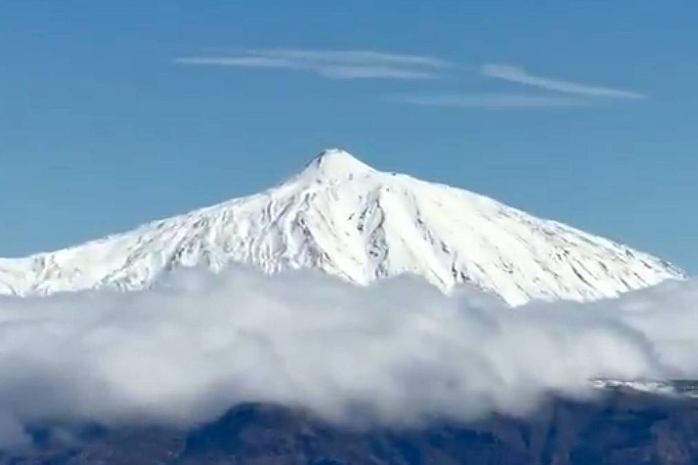 Snow-covered Teide stuns in rare aerial footage