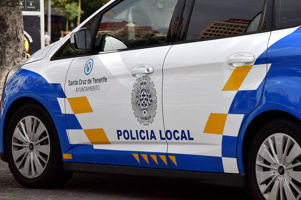 Police save baby’s life in supermarket car park in Tenerife