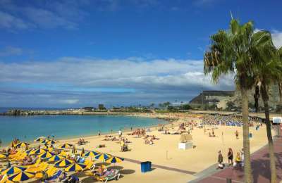 A sunny Saturday with strong winds sweeping the Canary Islands