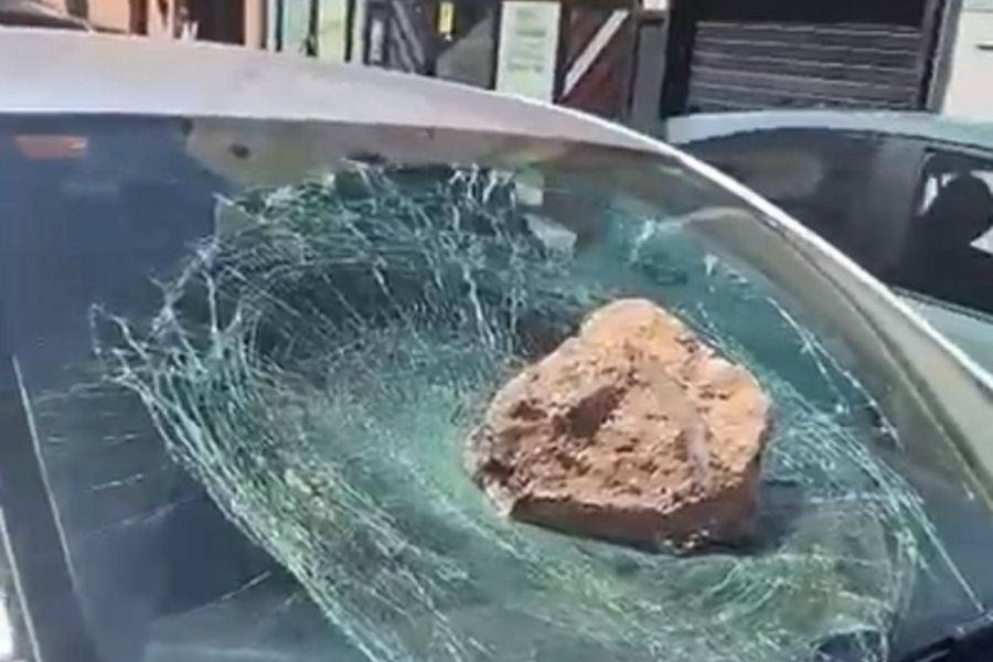 Canarian Weekly - VIDEO: Man arrested after smashing cars with volcanic ...