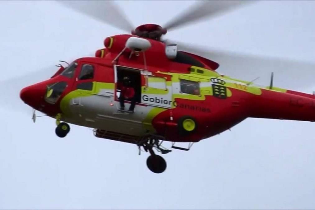 Teenager rescued by helicopter after struggling in the sea in Tenerife