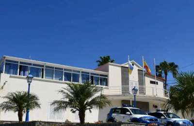 Police officer hospitalised after hit-and-run in Mogán