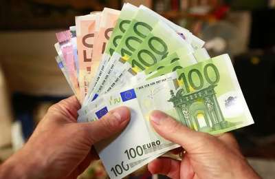 Cash Is Still King: 69% of international travellers favour cash over cards when abroad