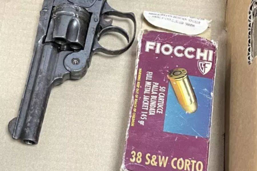 Woman arrested with gun, ammunition and drugs in Tenerife