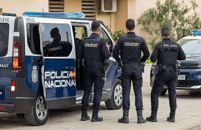 Three masked men break into a villa in Gran Canaria and hold occupants at knifepoint