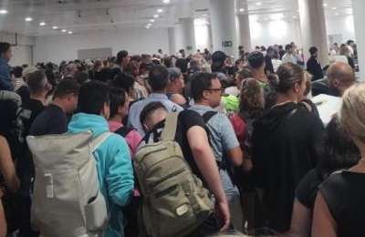 AENA take action to ease passport control queues for British arrivals
