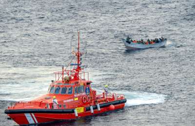 Cayuco with over 100 migrants reaches Los Cristianos