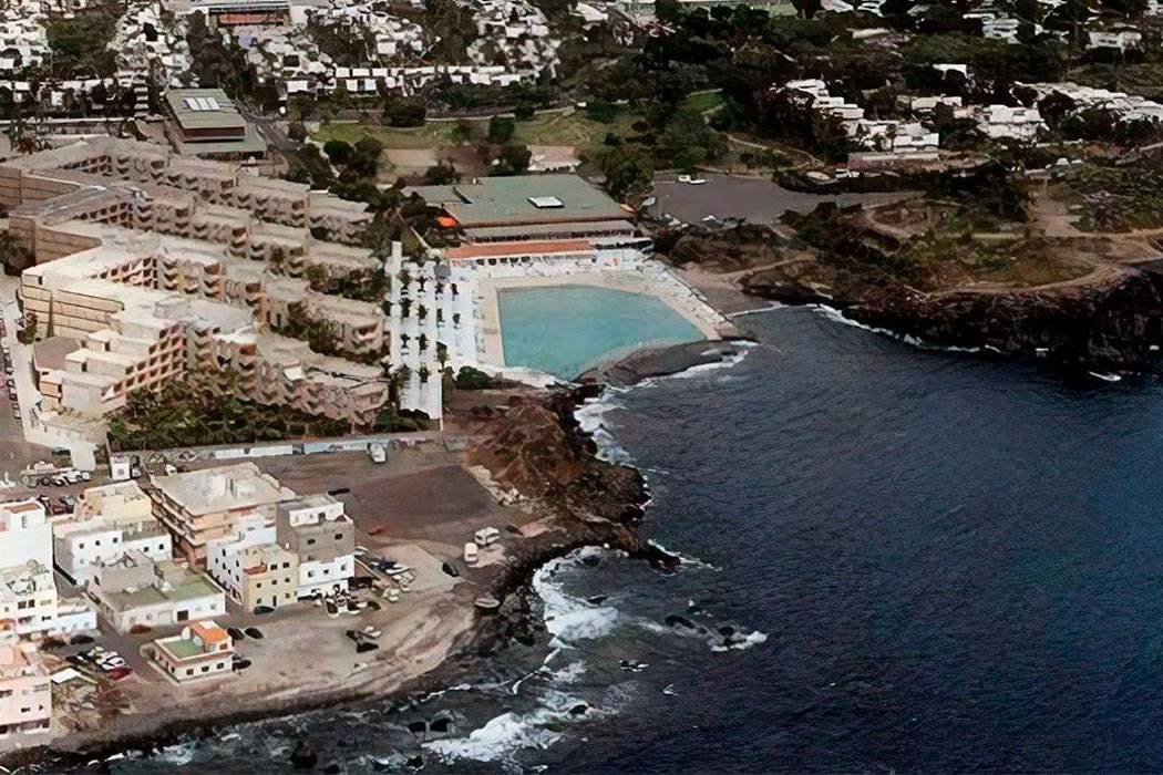 Man rescued from the sea off the coast of south Tenerife
