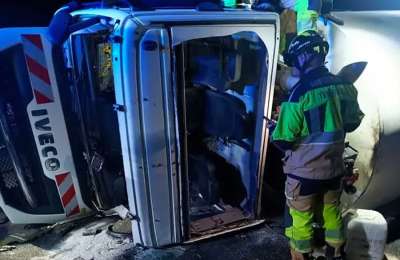 One critical after bin lorry overturns on TF-1 motorway near Guaza