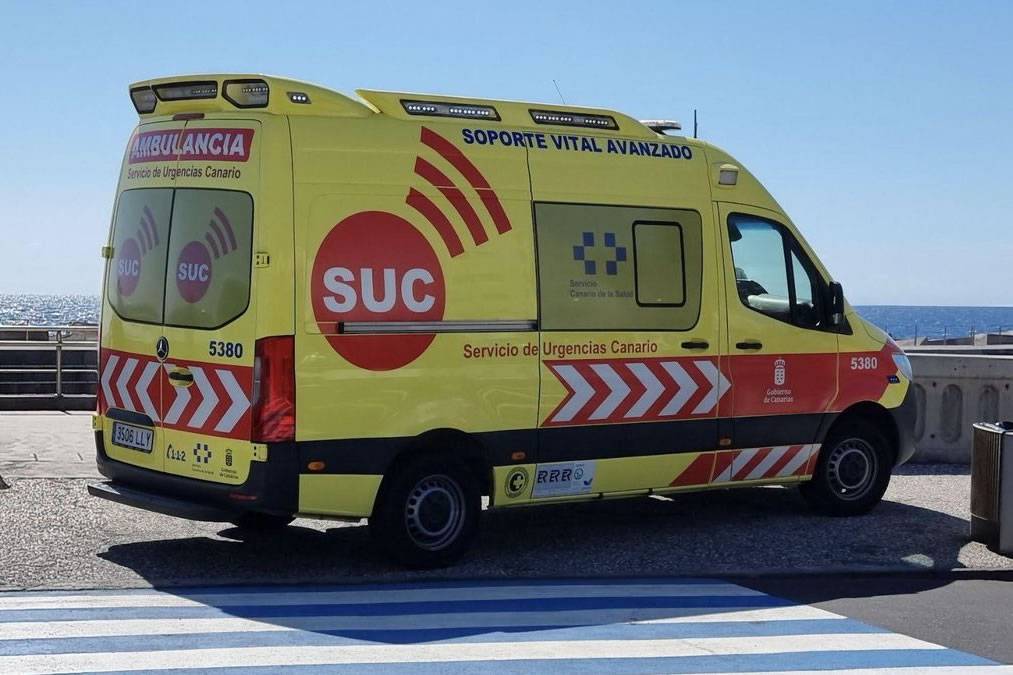 Swimmer dies after being pulled from sea in the south of Tenerife