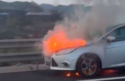 VIDEO: Car bursts into flames on motorway in south Tenerife causing major delays