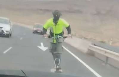 VIDEO: Electric scooter travelling at over 100km/h on Lanzarote road