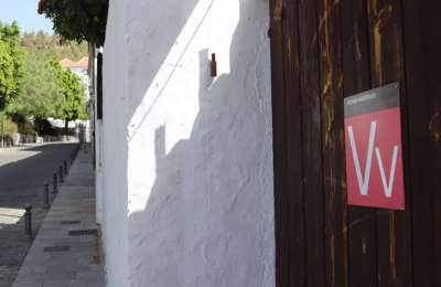 Stays in holiday let apartments fell by almost 12% in April in the Canary Islands 