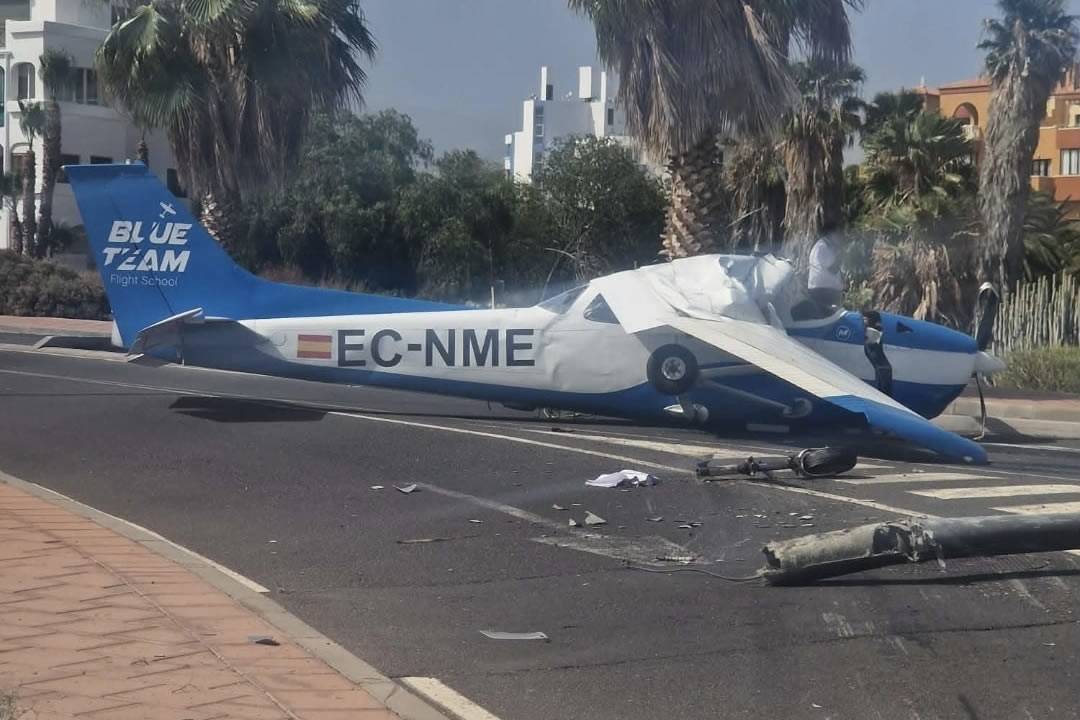 Plane crashes on Amarilla Golf in South Tenerife