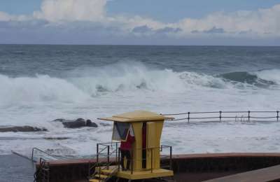 MONDAY WEATHER: Strong winds and rough seas continue in the Canary Islands