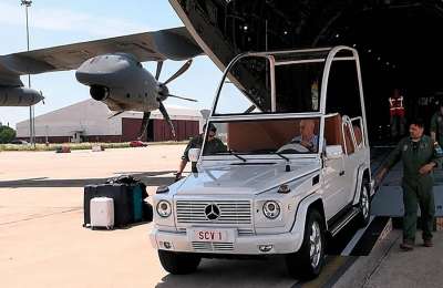 The Popemobile arrives in Gran Canaria ahead of his historic visit to the Canary Islands 