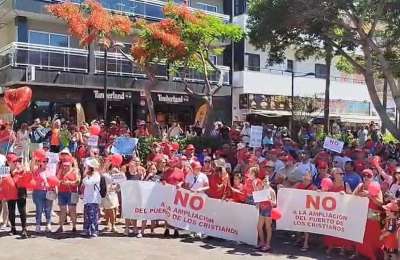 3,000 people march through Los Cristianos against port expansion