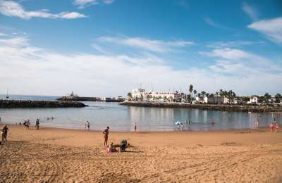 WEDNESDAY WEATHER: Warm temperatures continue across the Canary Islands as winds ease