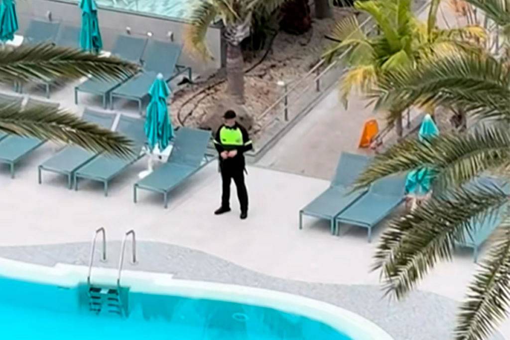 VIDEO: ‘Sunbed Police’ employed to end towel wars at hotel in Tenerife