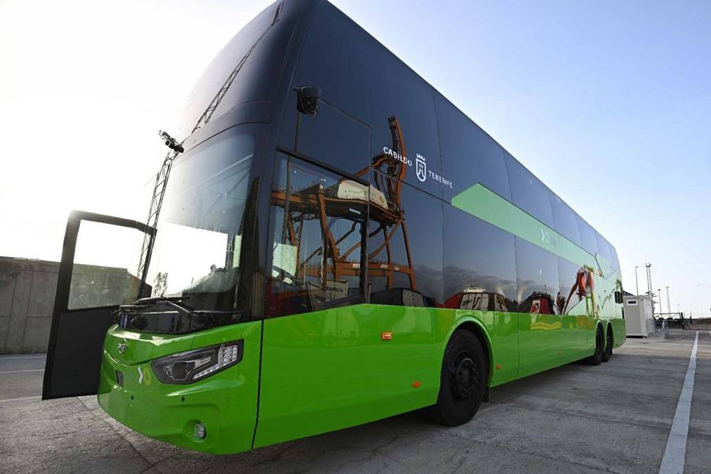 First new double-decker buses come into service in Tenerife today 