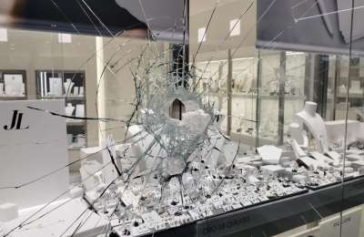 Masked gang robs jewellery store at Gran Canaria shopping centre