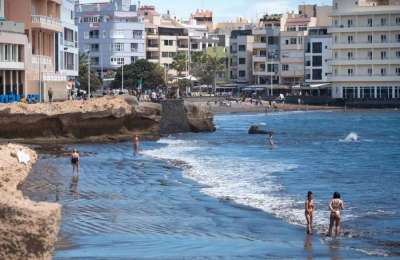 Popular beach in South Tenerife reopens after two-day swimming ban