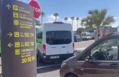AENA's new toll for transfer buses is causing delays for holidaymakers at Tenerife South Airport