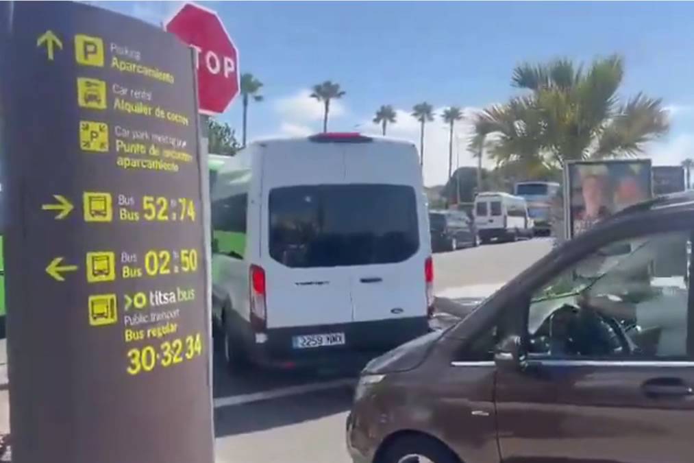 AENA's new toll for transfer buses is causing delays for holidaymakers at Tenerife South Airport