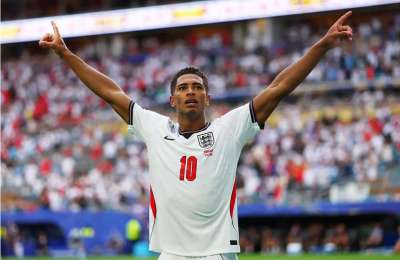 England beat Norway to reach World Cup semi-finals as holidaymakers pack bars to watch Three Lions roar
