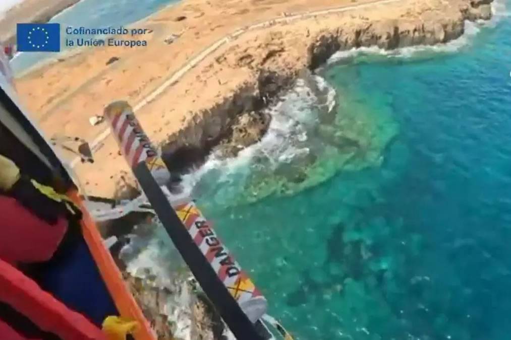 Canarian Weekly – Guardia Civil Rescues Teenager from Sea at Fuerteventura’s Natural Pools Canarian Weekly – Guardia Civil Rescues Teenager from Sea at Fuerteventura’s Natural Pools