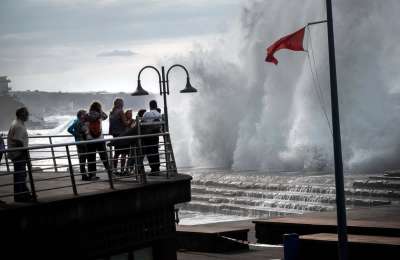 Weather warnings issued for five Canary Islands as rough seas move in