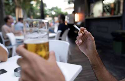 Smoking ban on bar terraces, beaches, outdoor sports events, concerts and festivals approved by Spanish Government