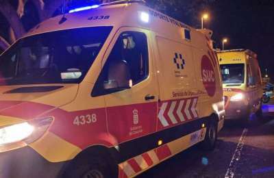 Three injured after car crashes into a wall in Las Chafiras